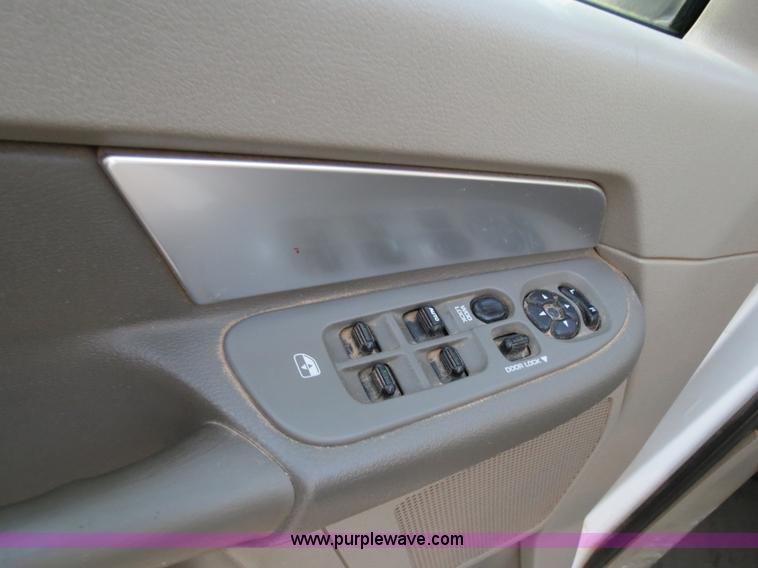 image for item B2332 2007 Dodge Ram 2500 SLT Heavy Duty quad cab pickup truck