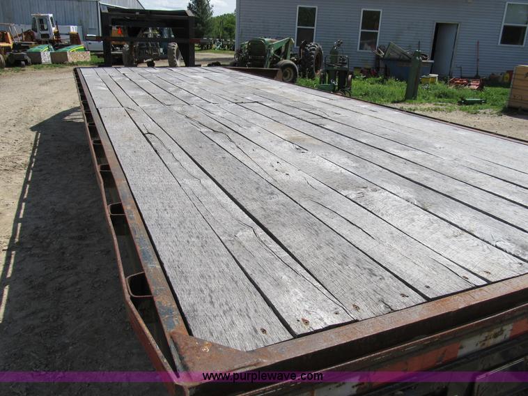 image for item B2698 1995 24' PJ gooseneck trailer