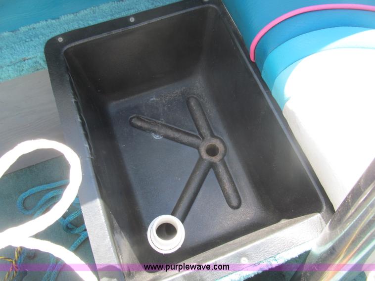 image for item B5130 1990 Larsen Lazer ST180 18' power boat with trailer