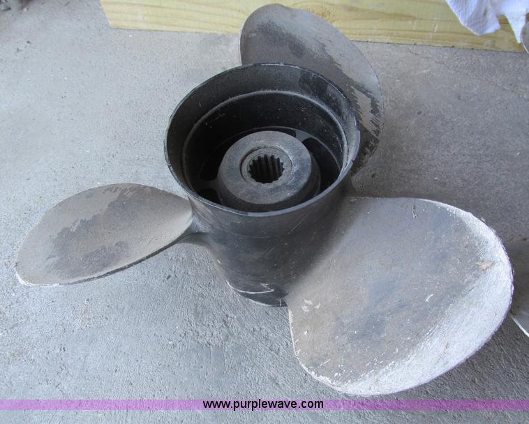 image for item B5130 1990 Larsen Lazer ST180 18' power boat with trailer