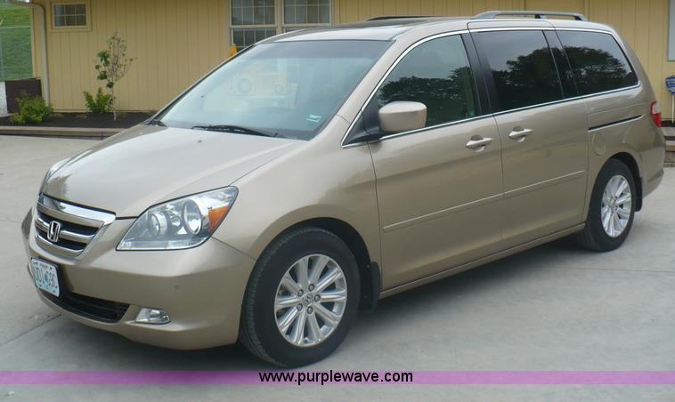image for item B6364 2005 Honda Odyssey Touring van