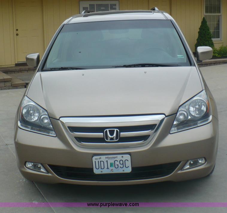 image for item B6364 2005 Honda Odyssey Touring van