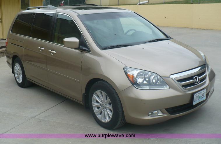 image for item B6364 2005 Honda Odyssey Touring van
