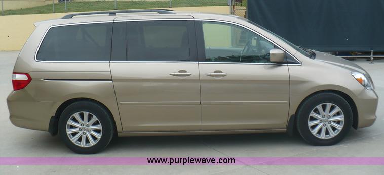 image for item B6364 2005 Honda Odyssey Touring van