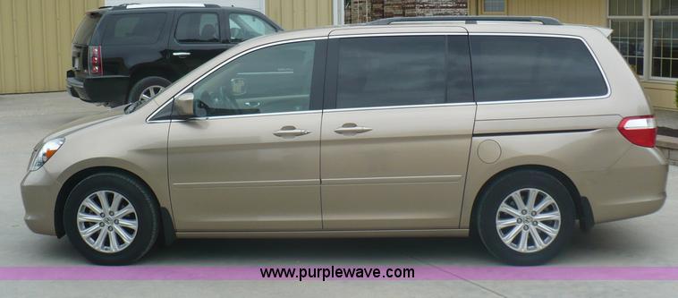 image for item B6364 2005 Honda Odyssey Touring van