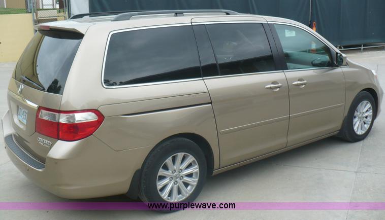 image for item B6364 2005 Honda Odyssey Touring van