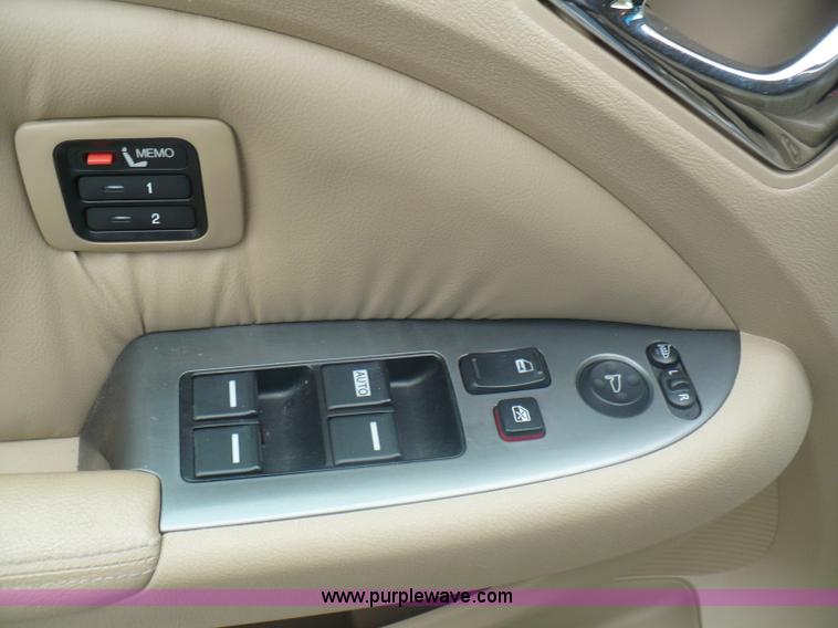 image for item B6364 2005 Honda Odyssey Touring van