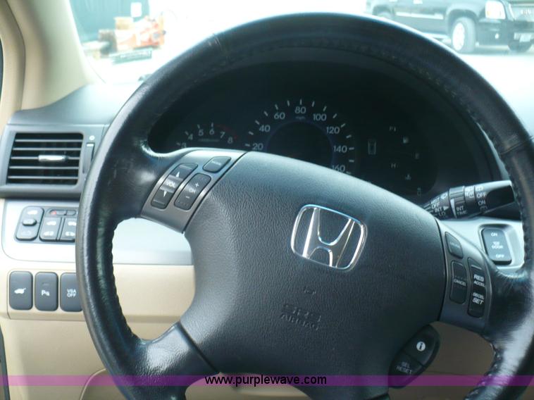 image for item B6364 2005 Honda Odyssey Touring van