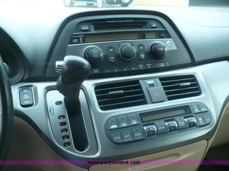 image for item B6364 2005 Honda Odyssey Touring van