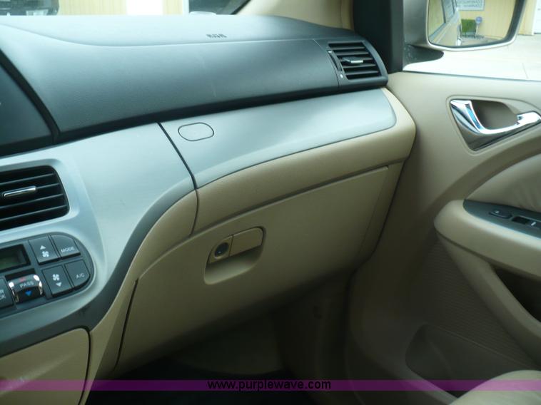 image for item B6364 2005 Honda Odyssey Touring van