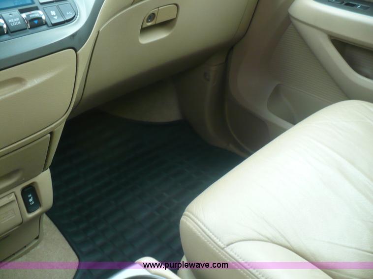 image for item B6364 2005 Honda Odyssey Touring van