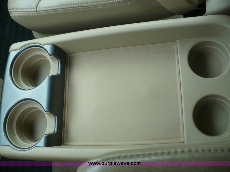 image for item B6364 2005 Honda Odyssey Touring van