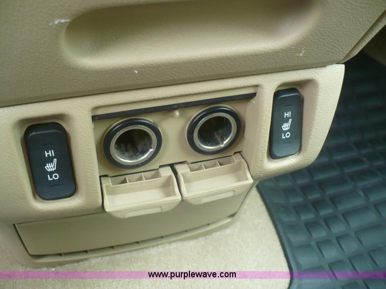 image for item B6364 2005 Honda Odyssey Touring van