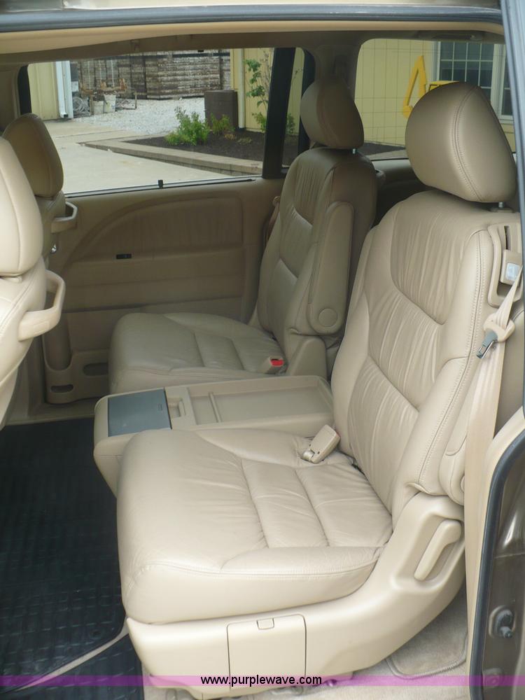 image for item B6364 2005 Honda Odyssey Touring van