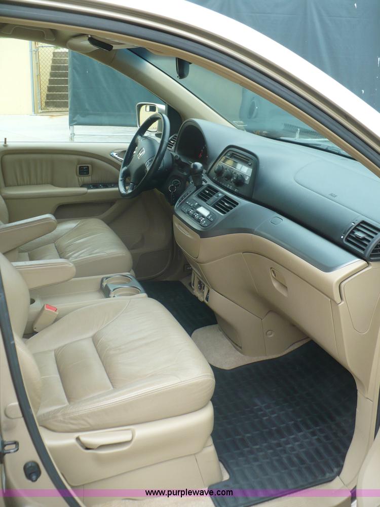image for item B6364 2005 Honda Odyssey Touring van