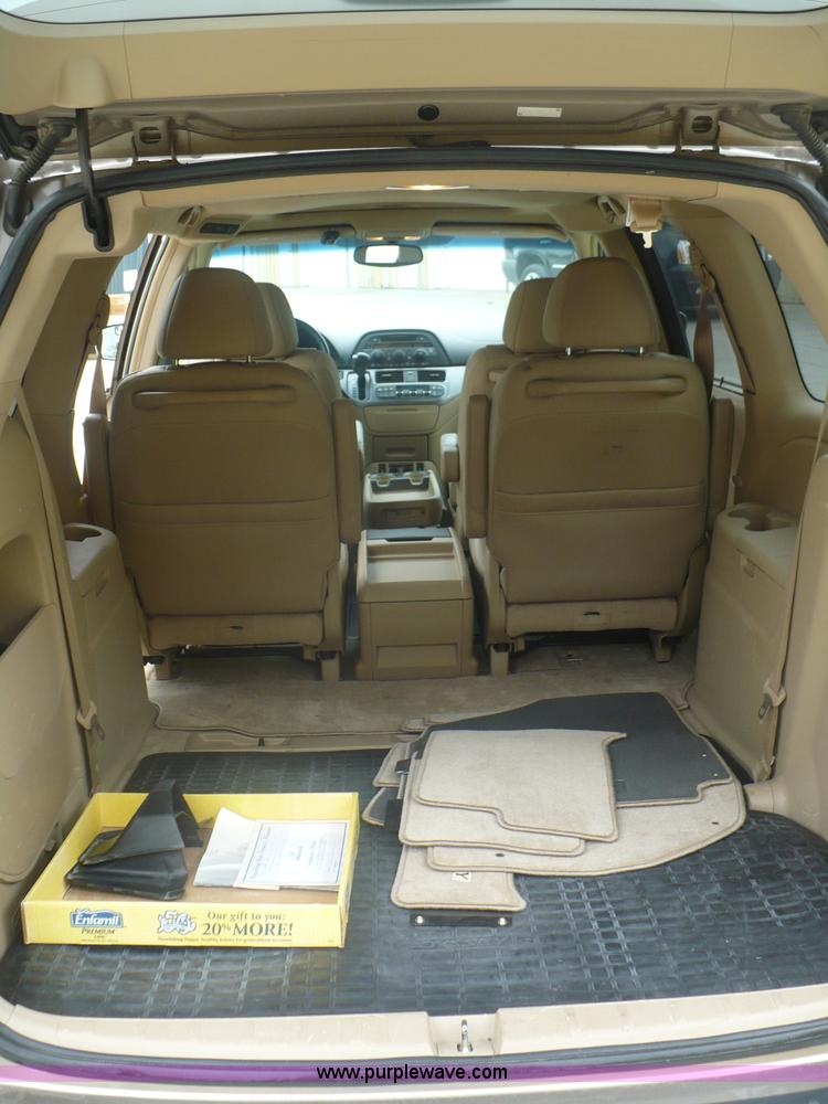 image for item B6364 2005 Honda Odyssey Touring van