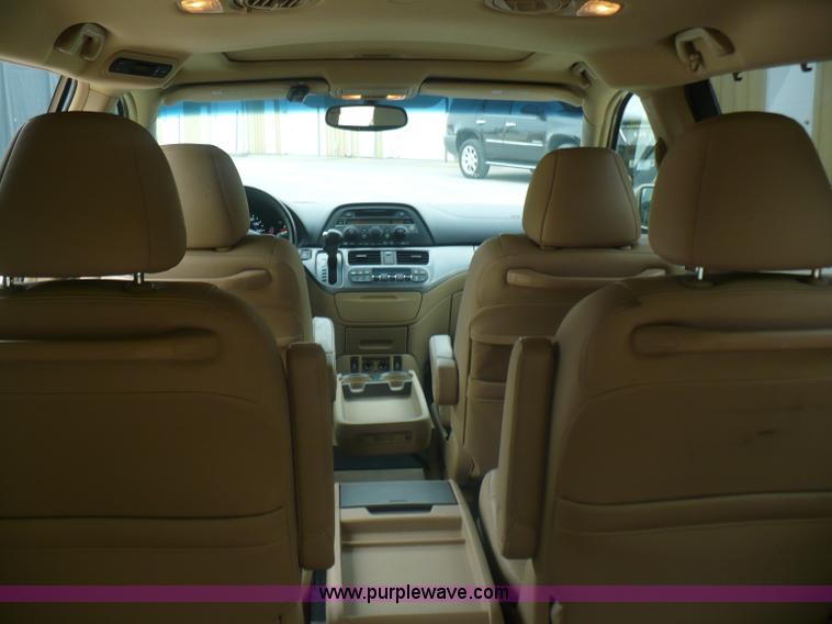 image for item B6364 2005 Honda Odyssey Touring van