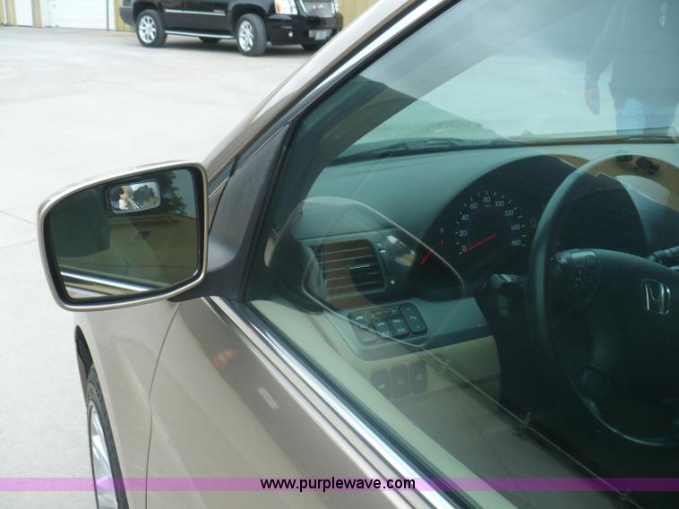 image for item B6364 2005 Honda Odyssey Touring van