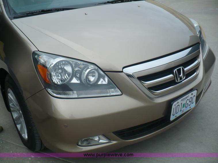 image for item B6364 2005 Honda Odyssey Touring van