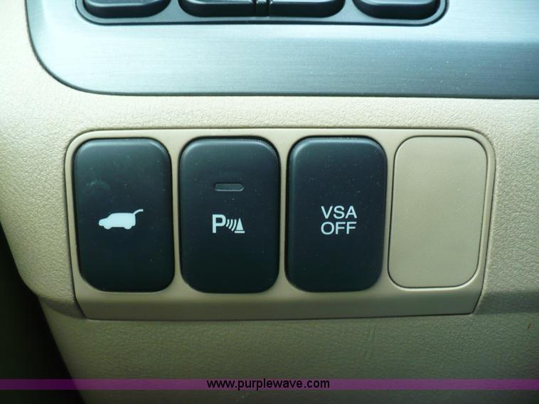 image for item B6364 2005 Honda Odyssey Touring van