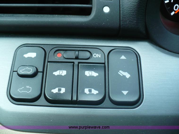 image for item B6364 2005 Honda Odyssey Touring van