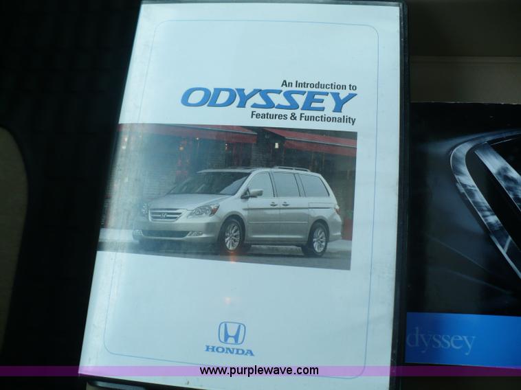image for item B6364 2005 Honda Odyssey Touring van