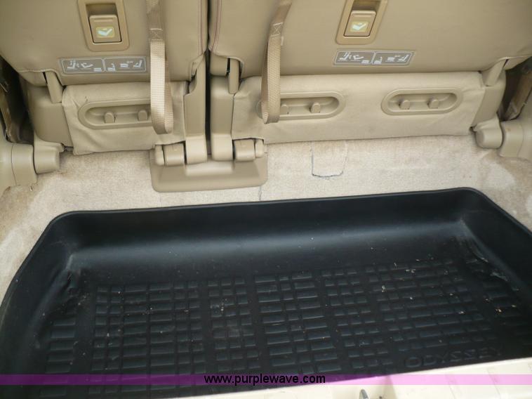 image for item B6364 2005 Honda Odyssey Touring van