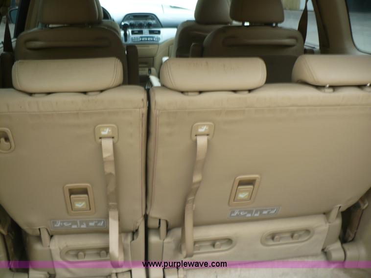 image for item B6364 2005 Honda Odyssey Touring van