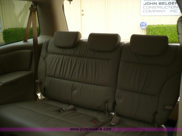 image for item B6364 2005 Honda Odyssey Touring van