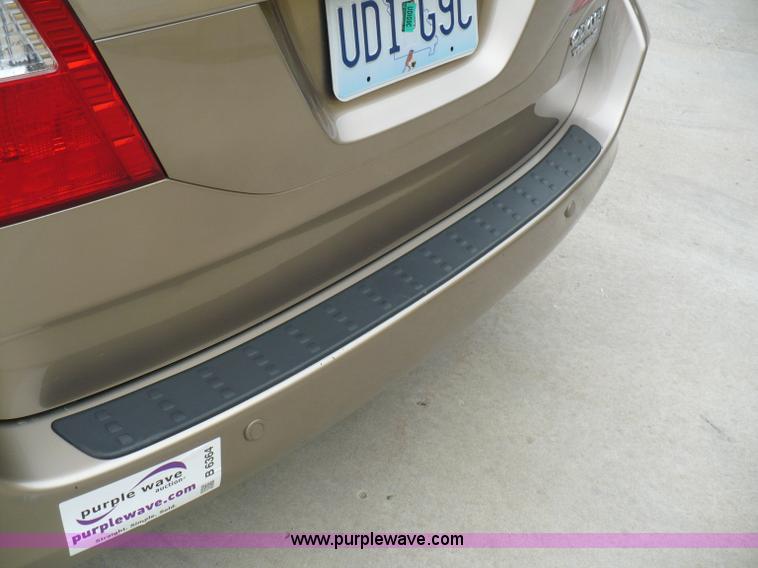 image for item B6364 2005 Honda Odyssey Touring van