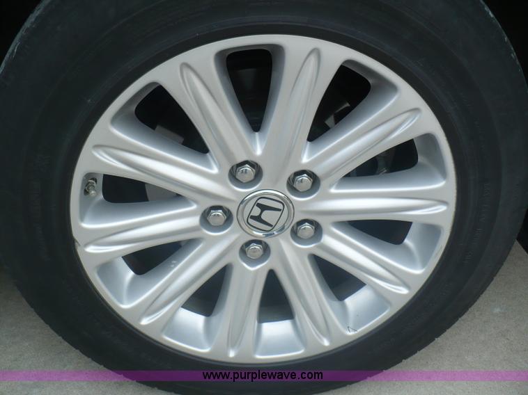 image for item B6364 2005 Honda Odyssey Touring van