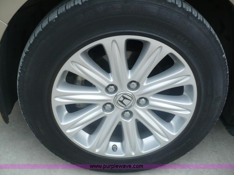 image for item B6364 2005 Honda Odyssey Touring van