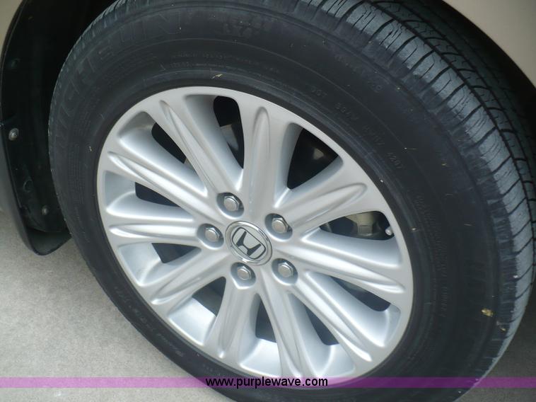 image for item B6364 2005 Honda Odyssey Touring van