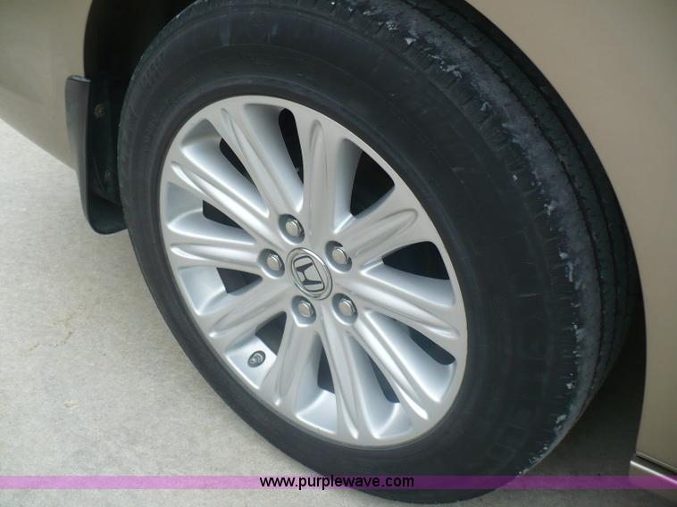 image for item B6364 2005 Honda Odyssey Touring van