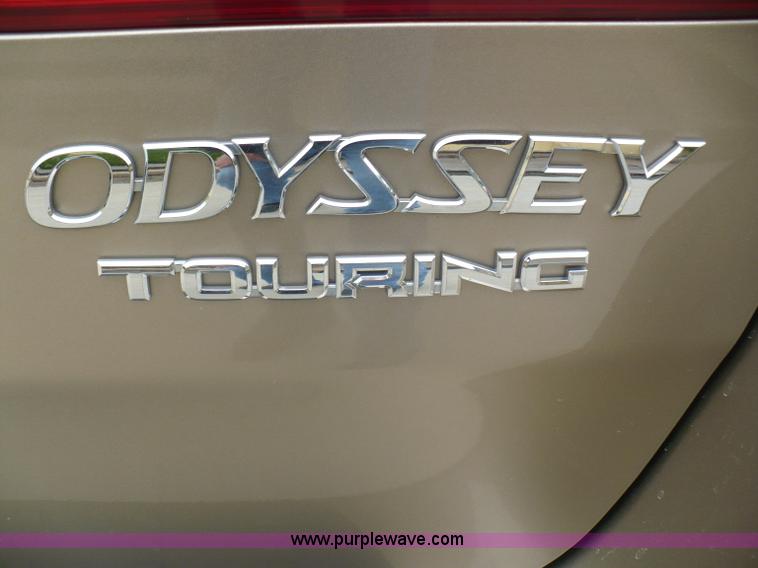 image for item B6364 2005 Honda Odyssey Touring van