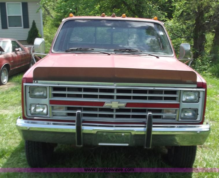 image for item C2017 1986 Chevrolet Silverado K30 1 ton pickup truck