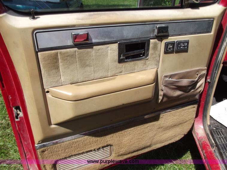 image for item C2017 1986 Chevrolet Silverado K30 1 ton pickup truck