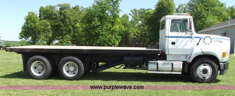 image for item C2024 1996 Ford LTA9000 AeroMax flatbed dump truck