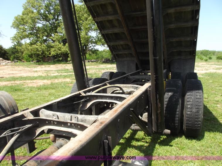 image for item C2024 1996 Ford LTA9000 AeroMax flatbed dump truck