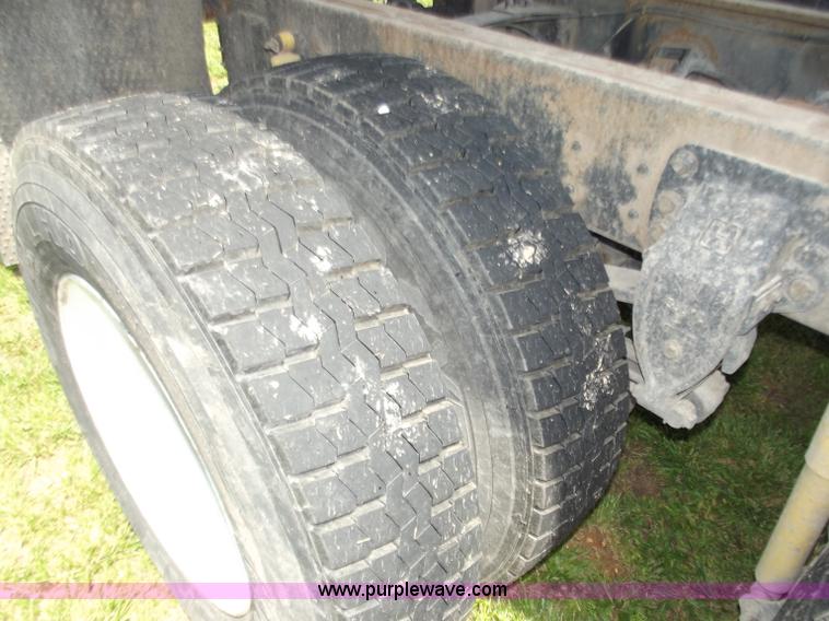 image for item C2024 1996 Ford LTA9000 AeroMax flatbed dump truck