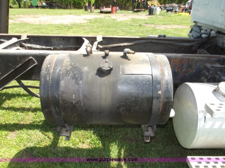 image for item C2024 1996 Ford LTA9000 AeroMax flatbed dump truck