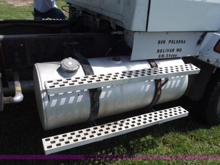 image for item C2024 1996 Ford LTA9000 AeroMax flatbed dump truck