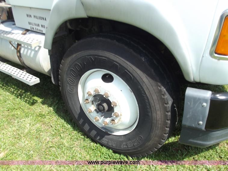 image for item C2024 1996 Ford LTA9000 AeroMax flatbed dump truck