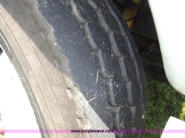 image for item C2024 1996 Ford LTA9000 AeroMax flatbed dump truck