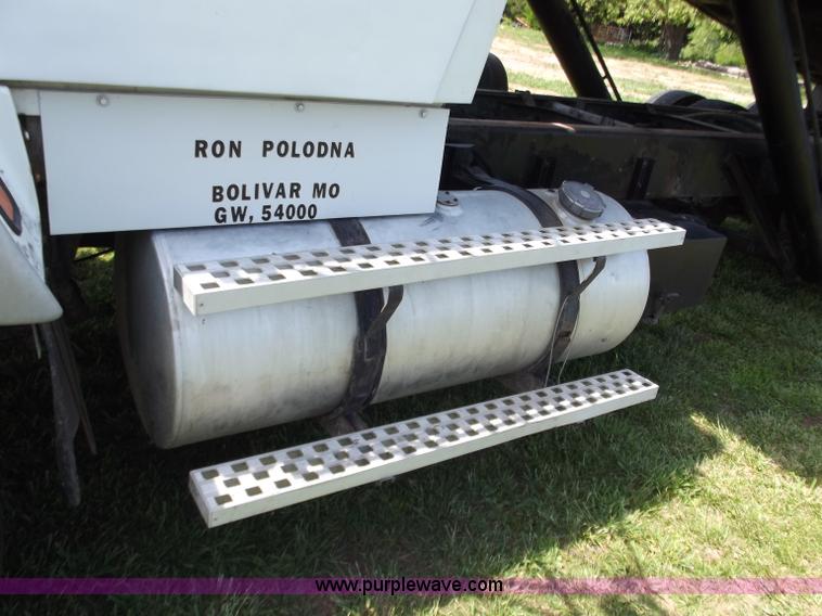 image for item C2024 1996 Ford LTA9000 AeroMax flatbed dump truck