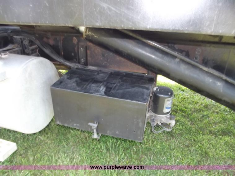 image for item C2024 1996 Ford LTA9000 AeroMax flatbed dump truck