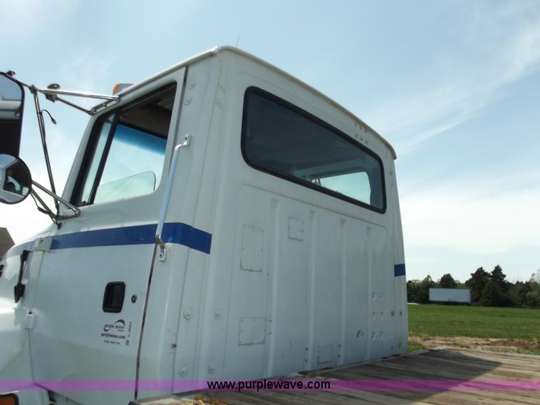 image for item C2024 1996 Ford LTA9000 AeroMax flatbed dump truck