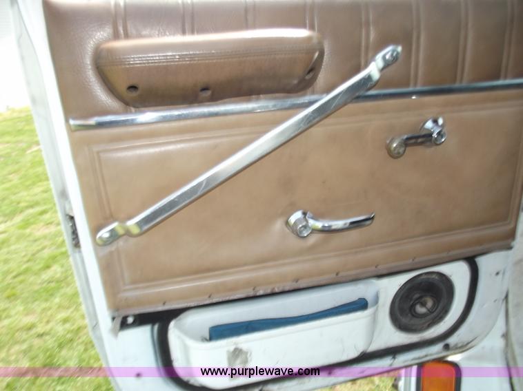 image for item C2024 1996 Ford LTA9000 AeroMax flatbed dump truck