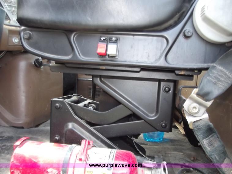 image for item C2024 1996 Ford LTA9000 AeroMax flatbed dump truck