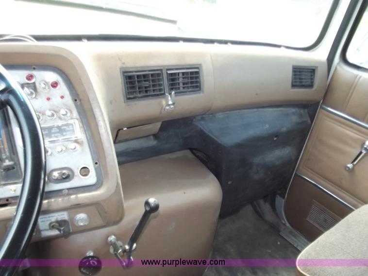 image for item C2024 1996 Ford LTA9000 AeroMax flatbed dump truck